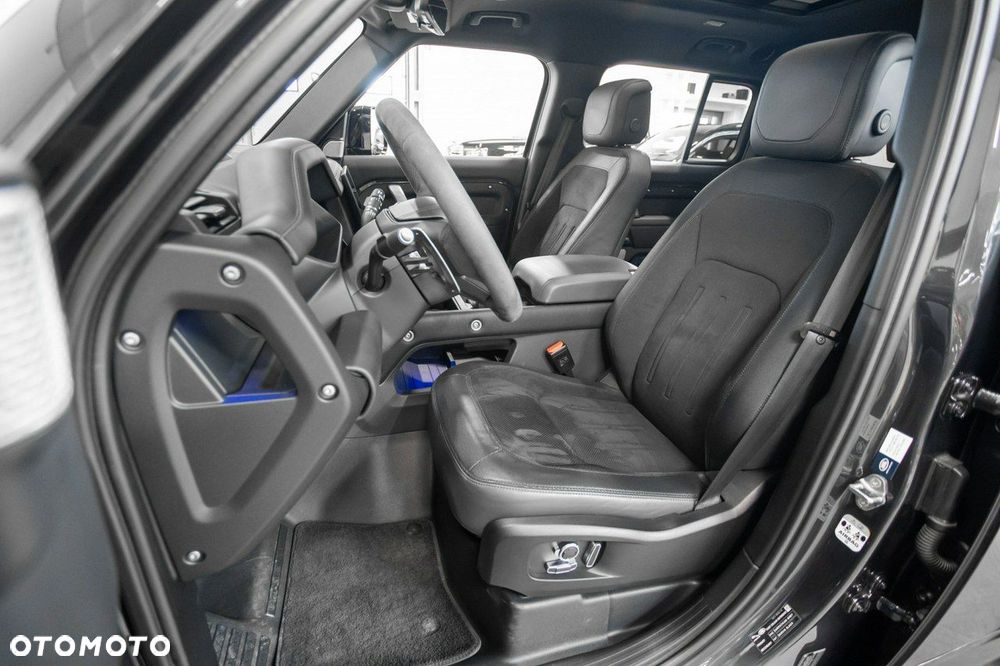 Land Rover Defender - 21