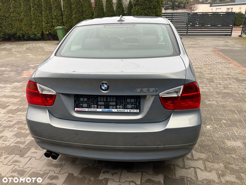 BMW Seria 3 325i - 4