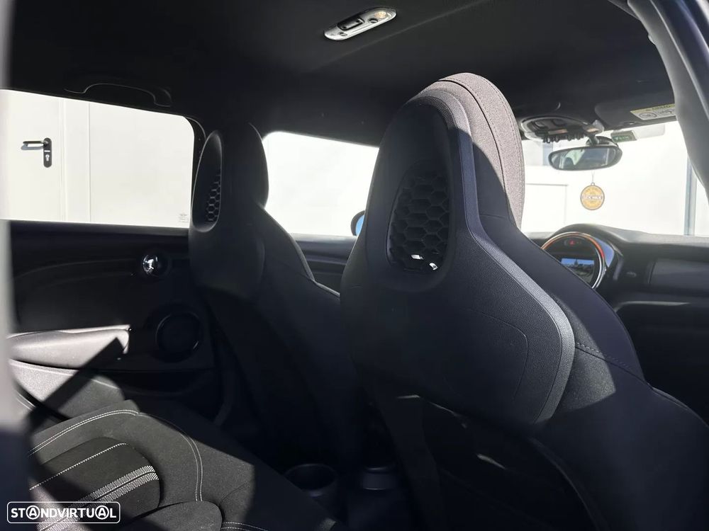 MINI 5 Portas Cooper D - 18