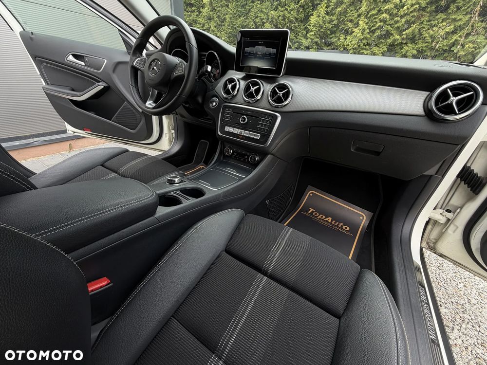 Mercedes-Benz GLA 200 7G-DCT Style - 16