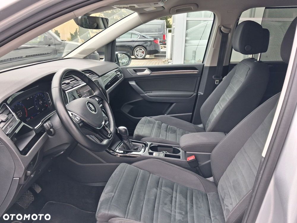 Volkswagen Touran - 11