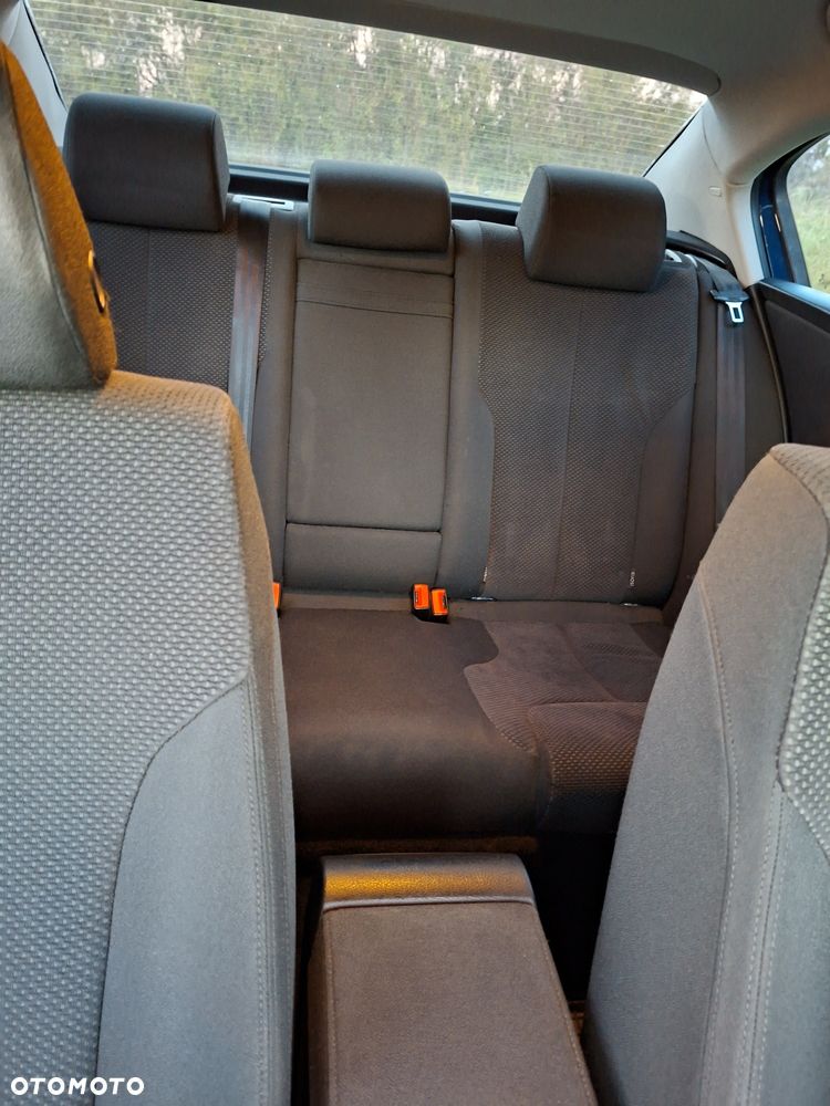 Volkswagen Passat - 9
