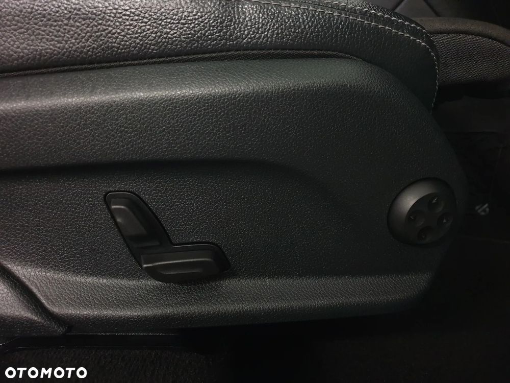 Mercedes-Benz GLC 220 d 4Matic 9G-TRONIC AMG Line Plus - 34