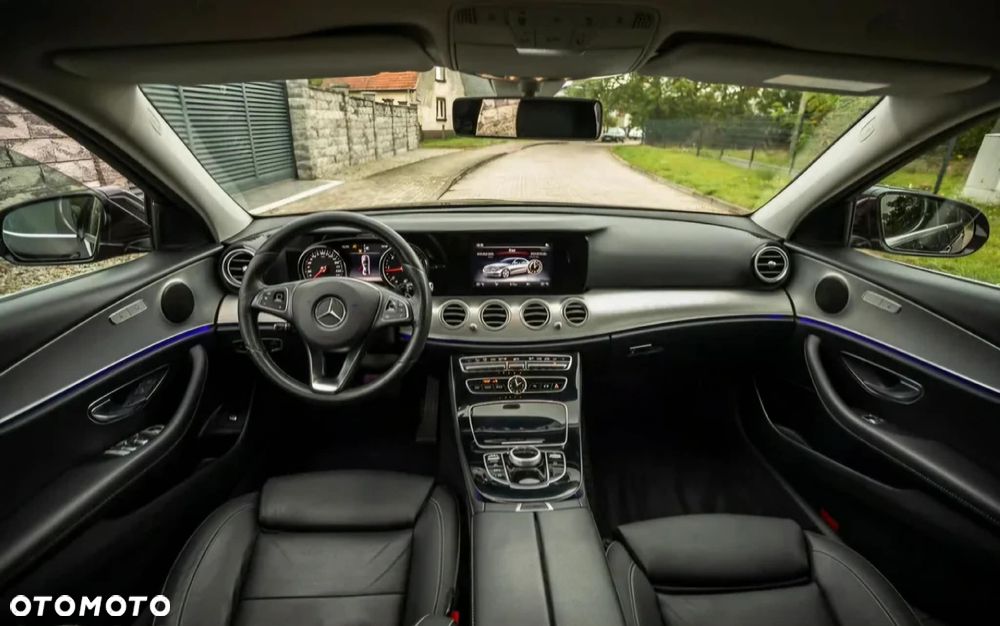 Mercedes-Benz Klasa E 220 d 4-Matic 9G-TRONIC - 8