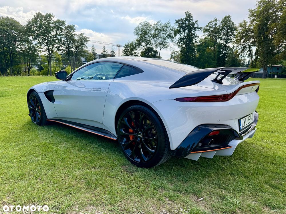 Aston Martin Vantage - 9