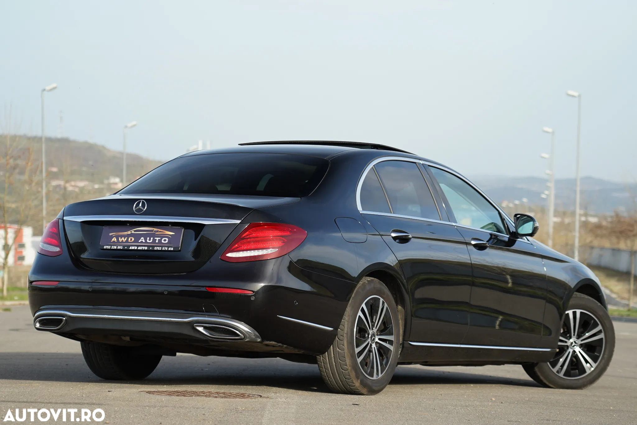 Mercedes-Benz E 220 d 9G-TRONIC Exclusive - 4
