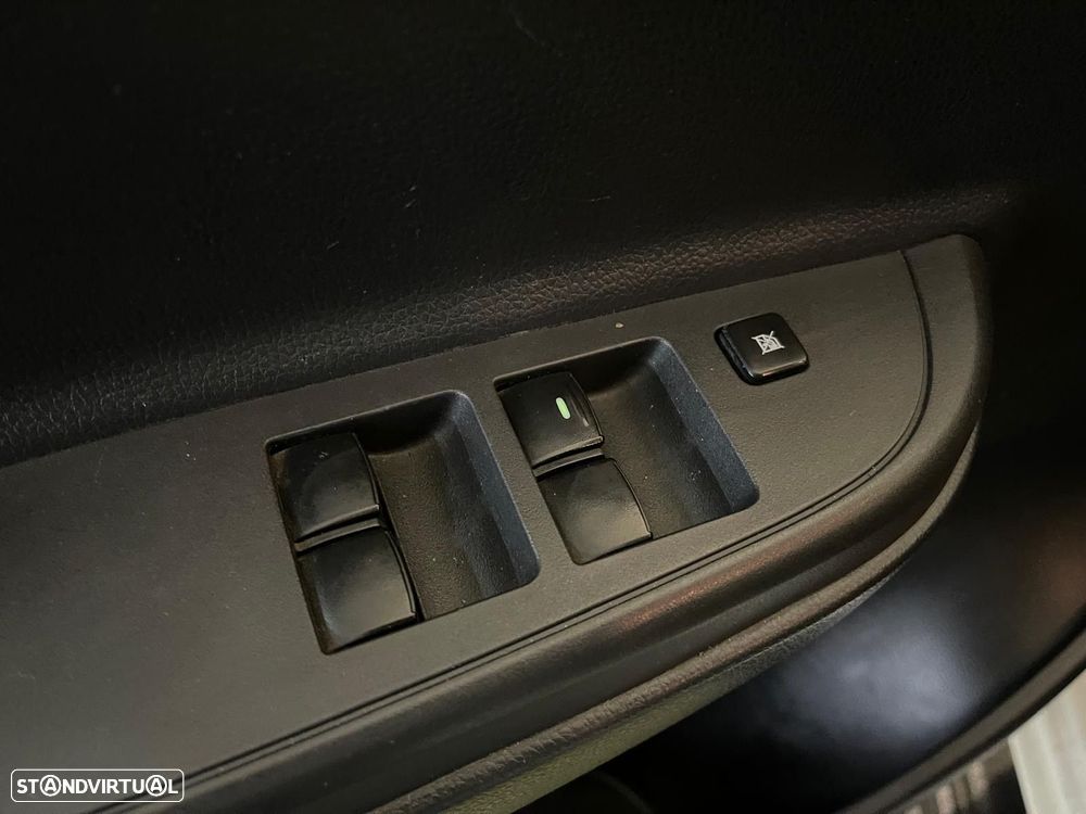 Mitsubishi L200 2.3 DI-D Strakar CD Intense 4WD - 23