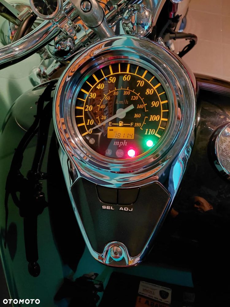 Suzuki Intruder - 11