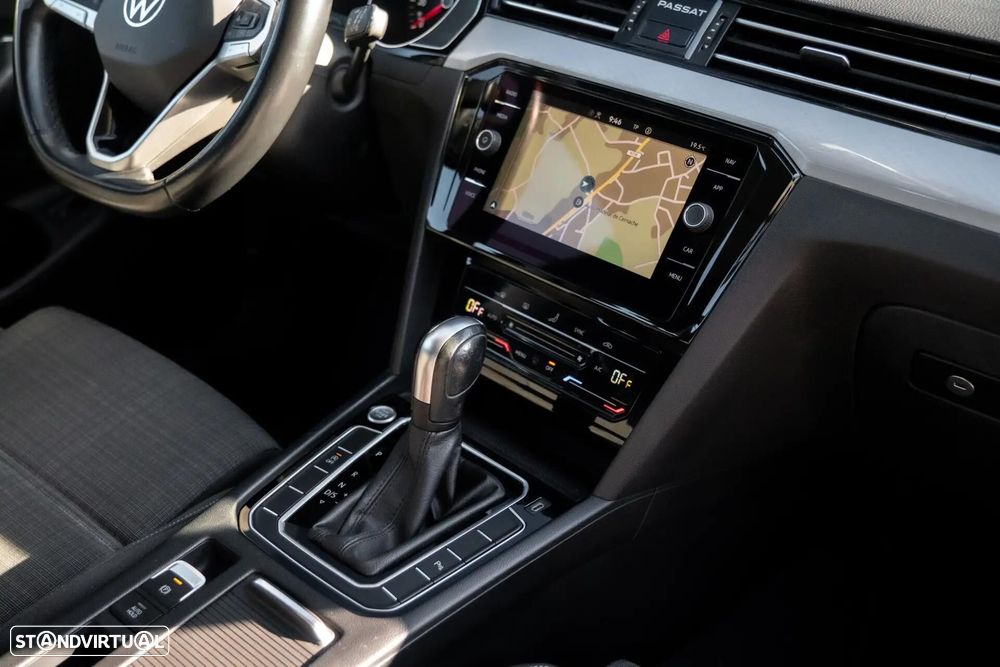 VW Passat Variant 2.0 TDi Elegance DSG - 28