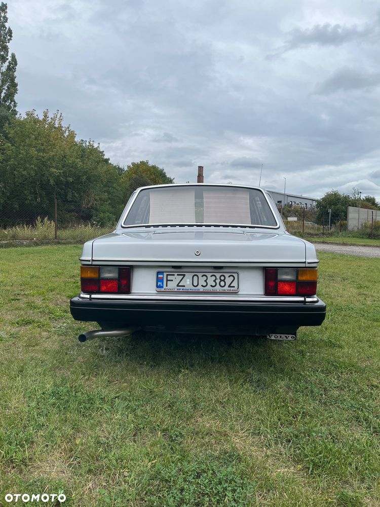 Volvo 262 - 6