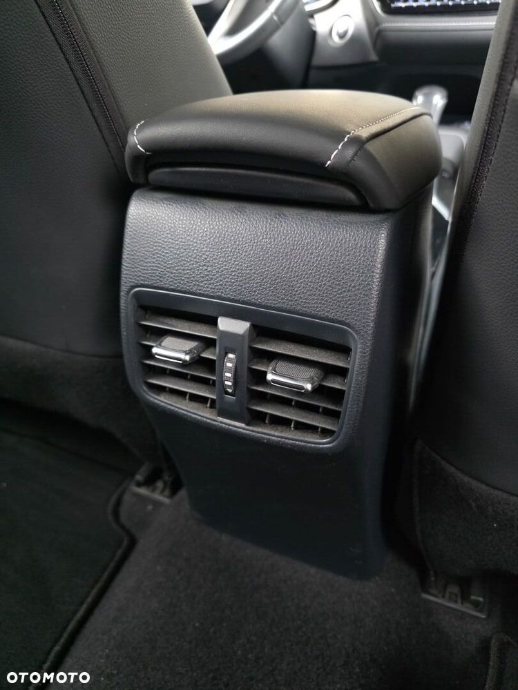 Toyota Corolla 2.0 Hybrid Comfort - 24
