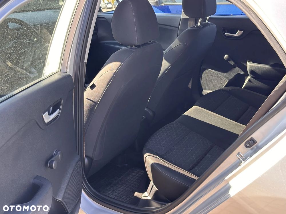 Kia Rio 1.2 M - 10