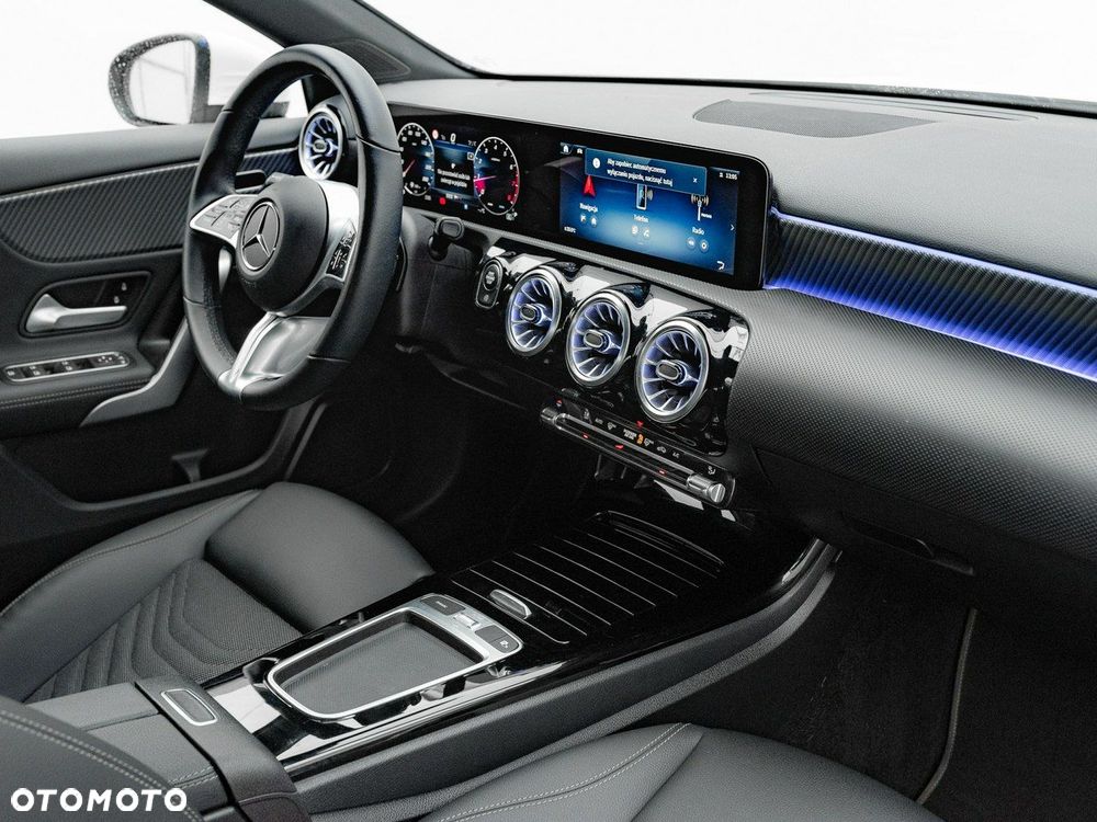 Mercedes-Benz Klasa A 200 Progressive 7G-DCT - 32