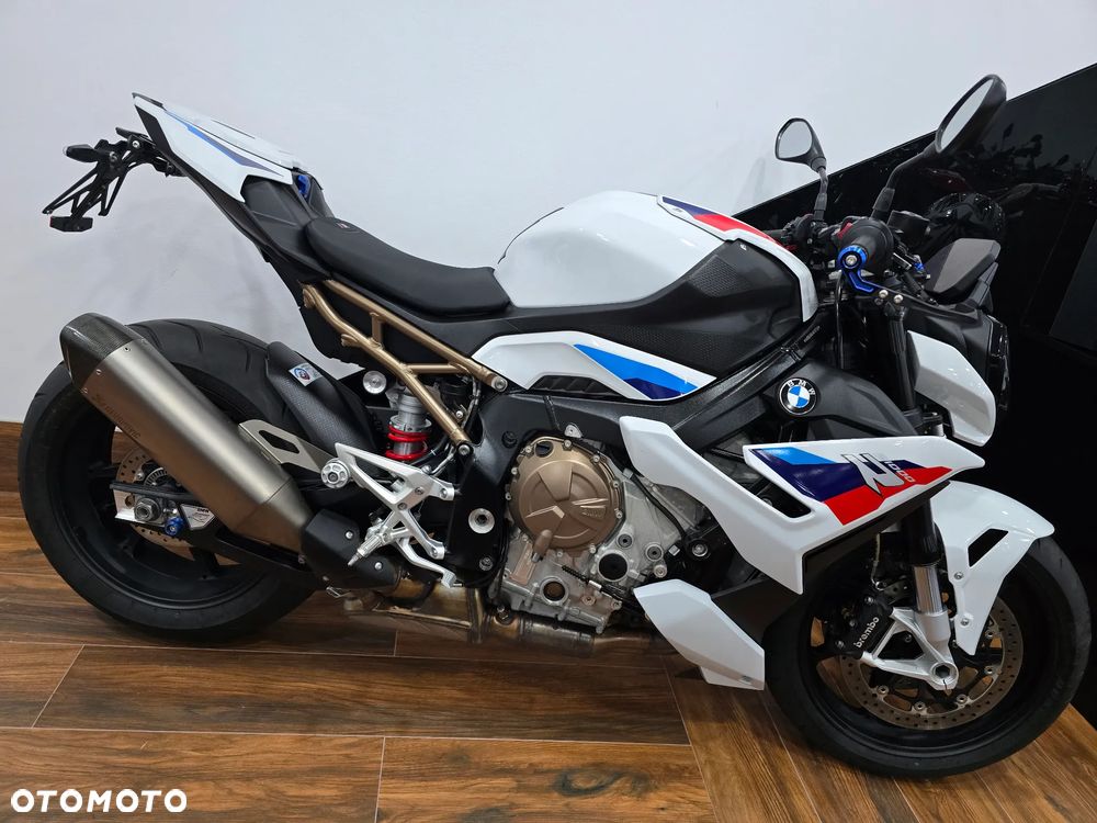 BMW S - 18