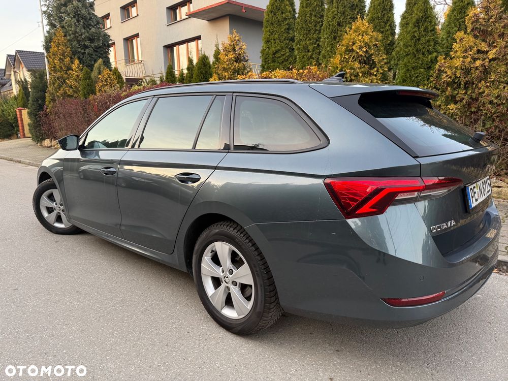 Skoda Octavia 2.0 TDI DSG Sportline - 9