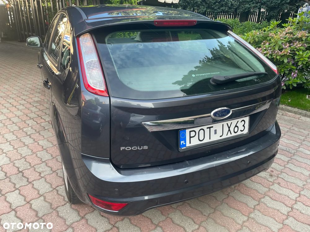 Ford Focus Ghia - 4