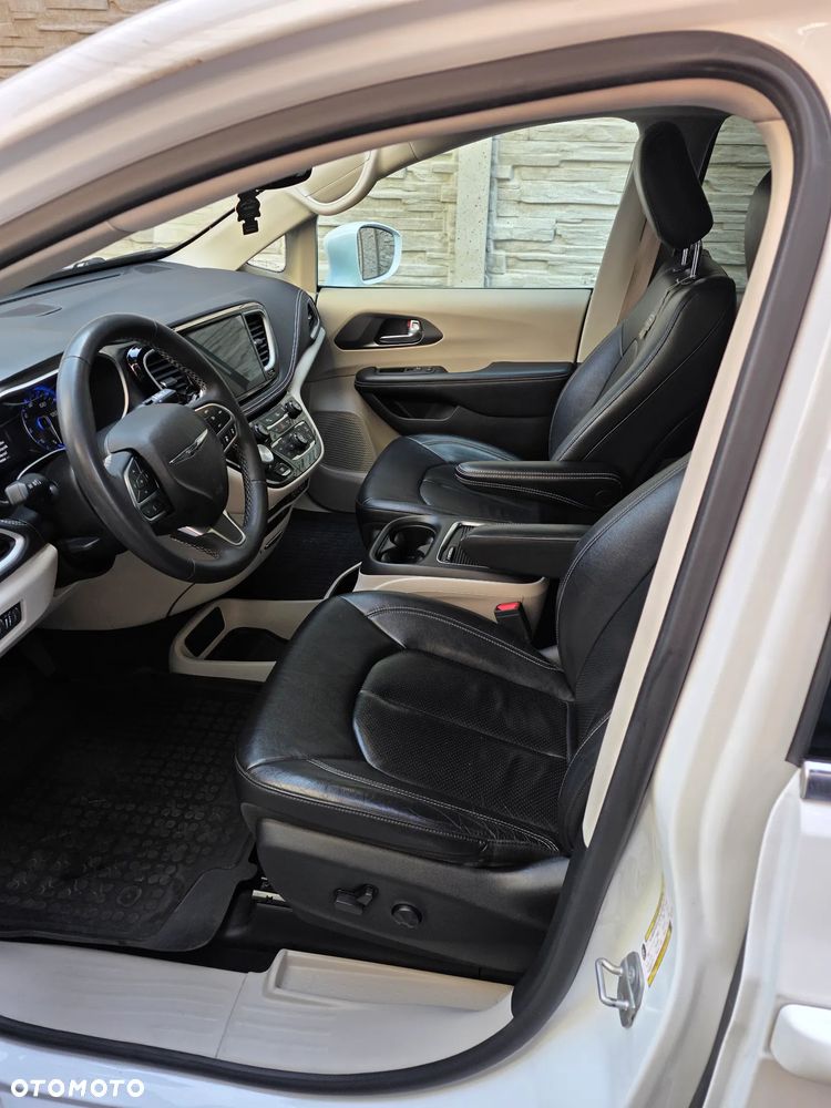 Chrysler Pacifica - 9