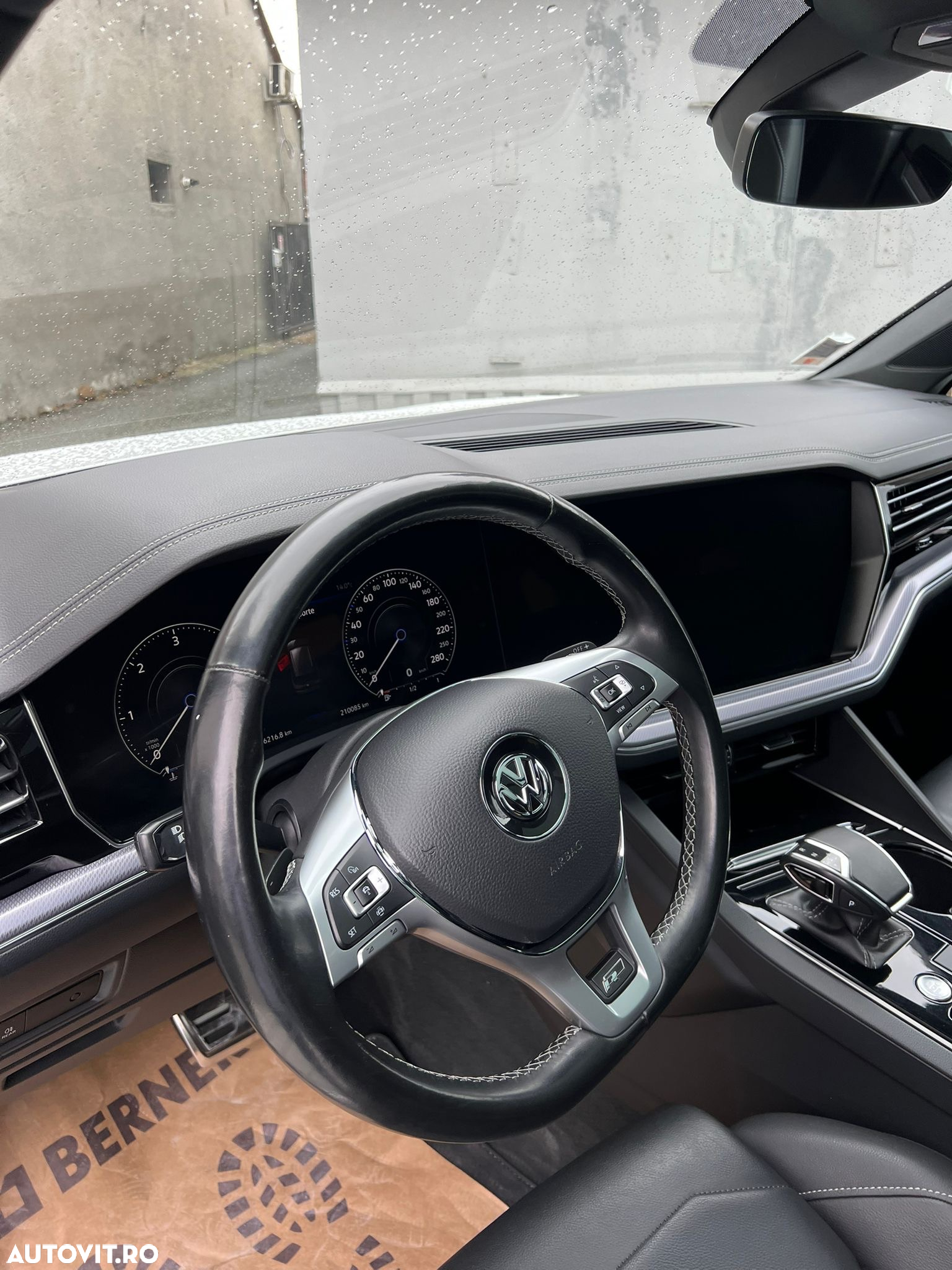 Volkswagen Touareg - 19