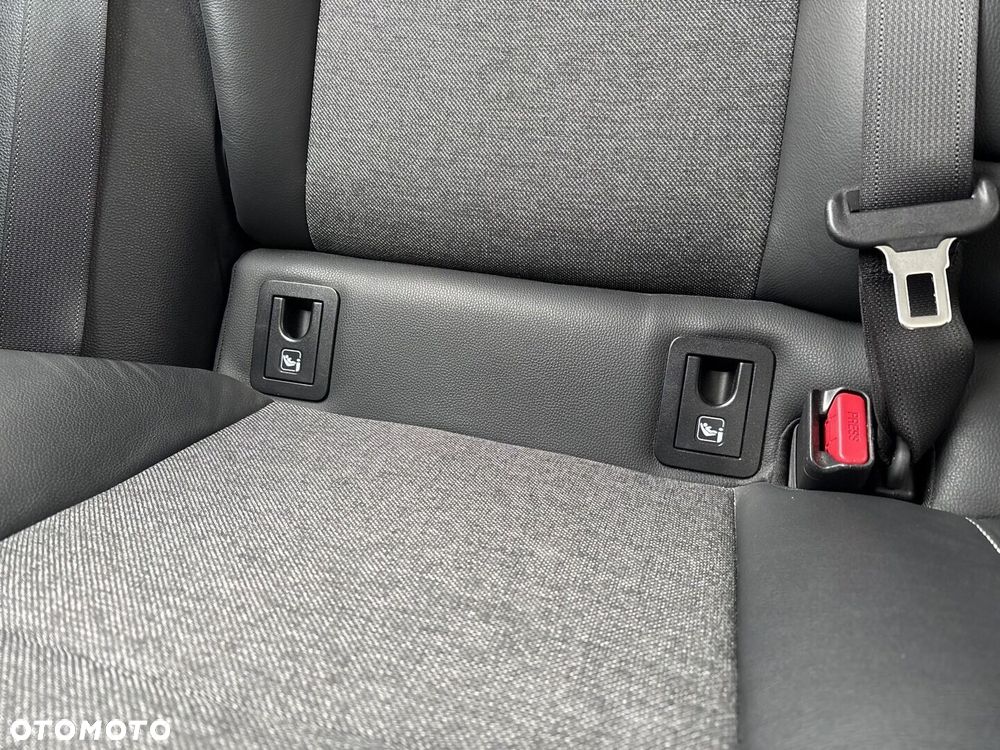 Toyota Corolla - 22