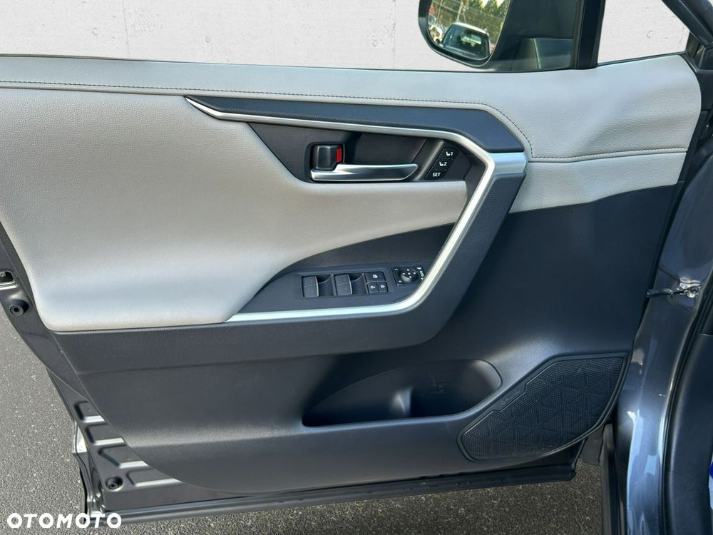 Toyota RAV4 - 10