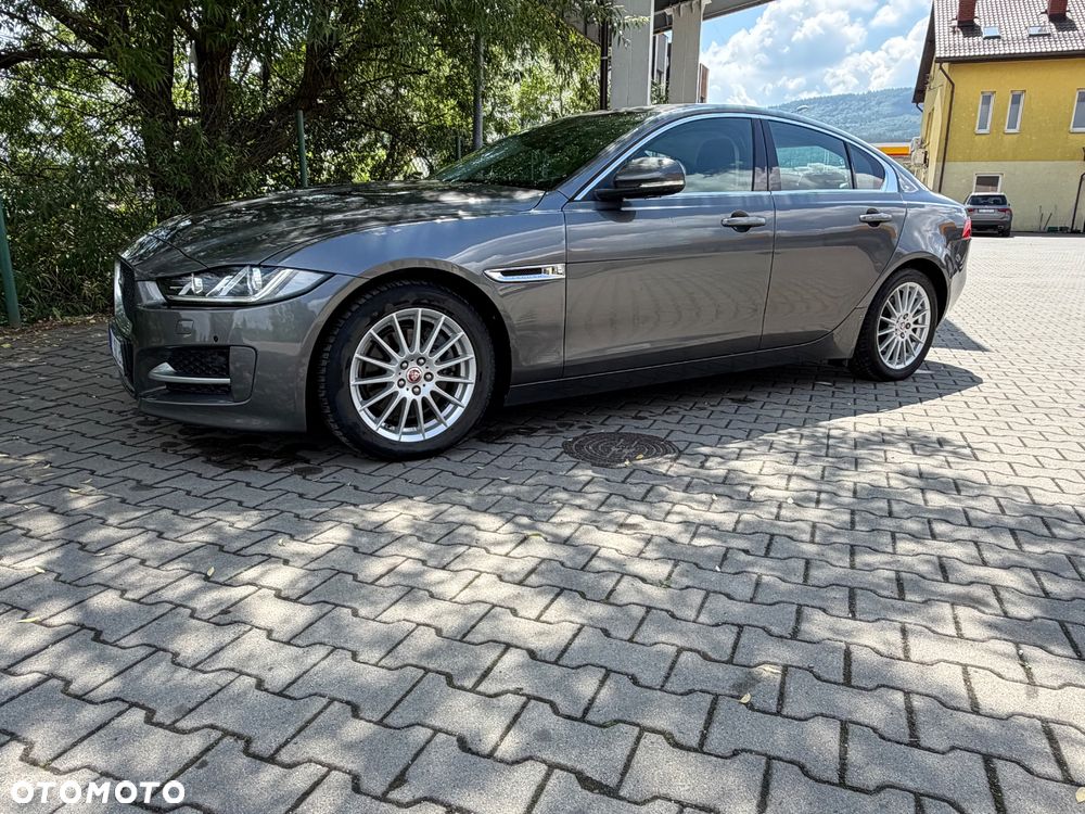 Jaguar XE 2.0 D Portfolio - 19