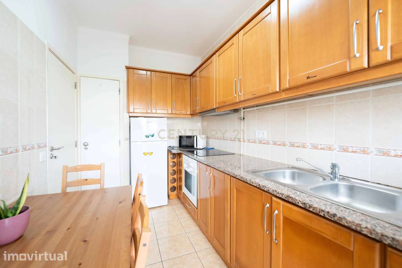 Venda | Apartamento T2+2 mobilado e equipado na Rua Padre António Viei - Grande imagem: 2/15