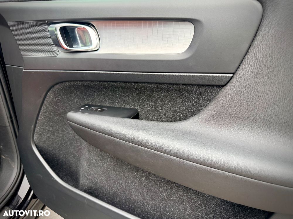 Volvo XC 40 T5 AWD Geartronic Momentum Pro - 10