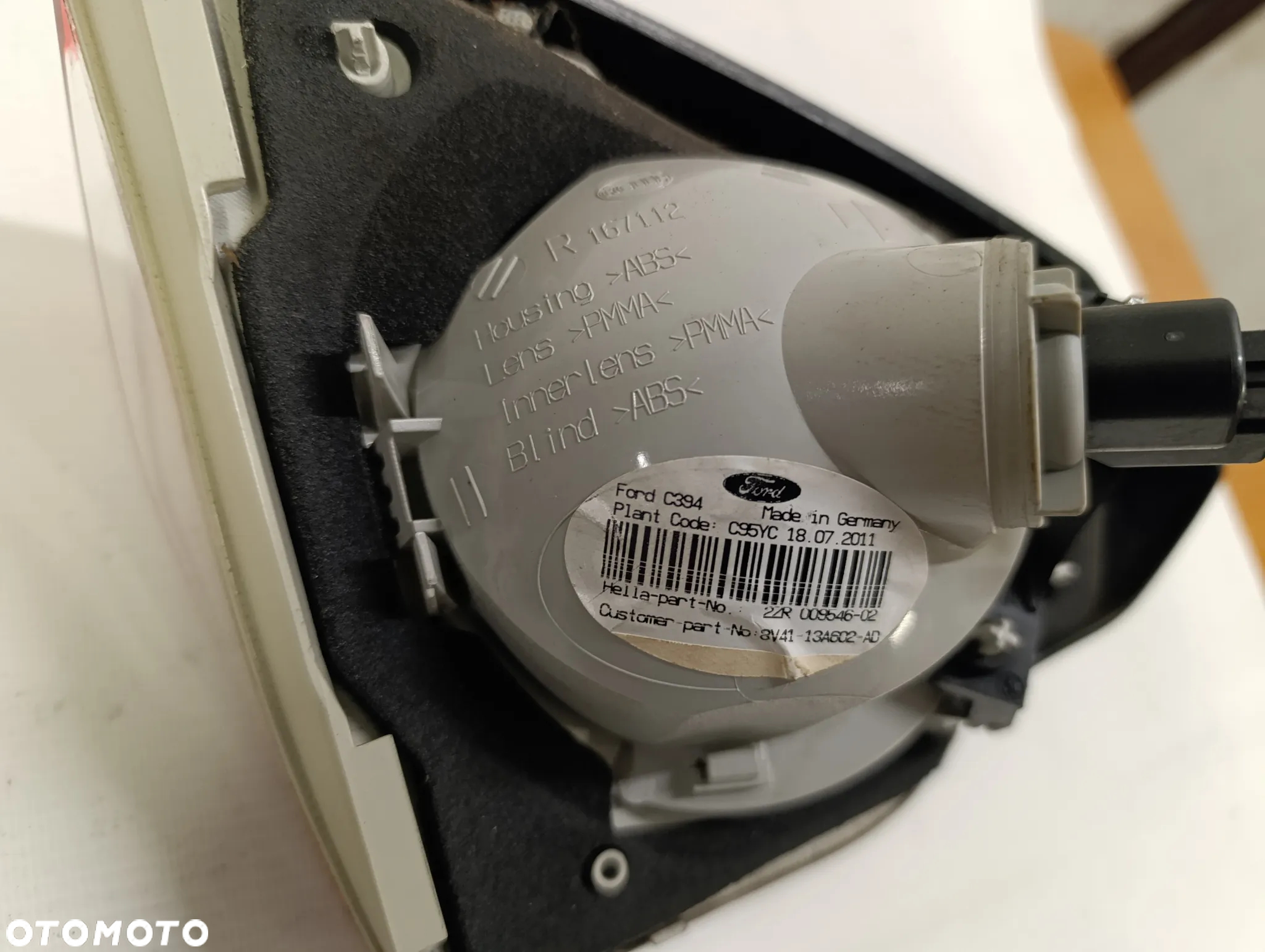 KUGA MK1 LAMPA LEWY TYŁ TYLNA W KLAPĘ - 3