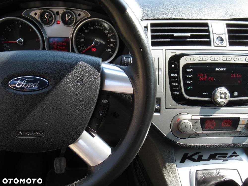 Ford Kuga 2.0 TDCi 2x4 Titanium - 28