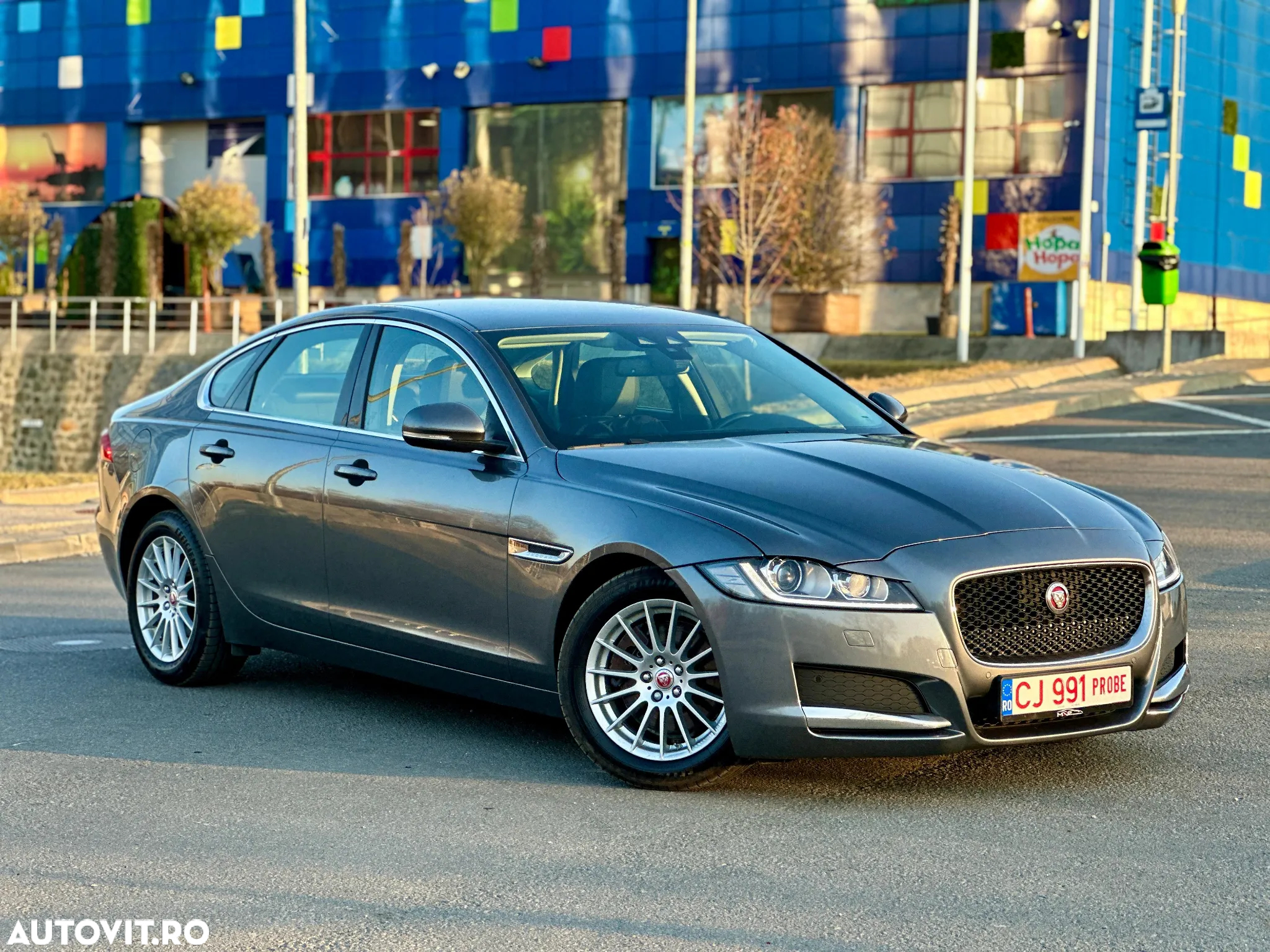 Jaguar XF 20d RWD E-Performance Portfolio - 2