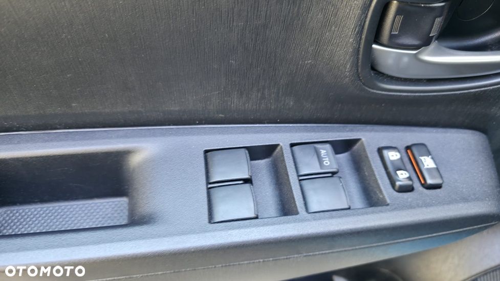 Toyota Yaris 1.33 Premium - 25