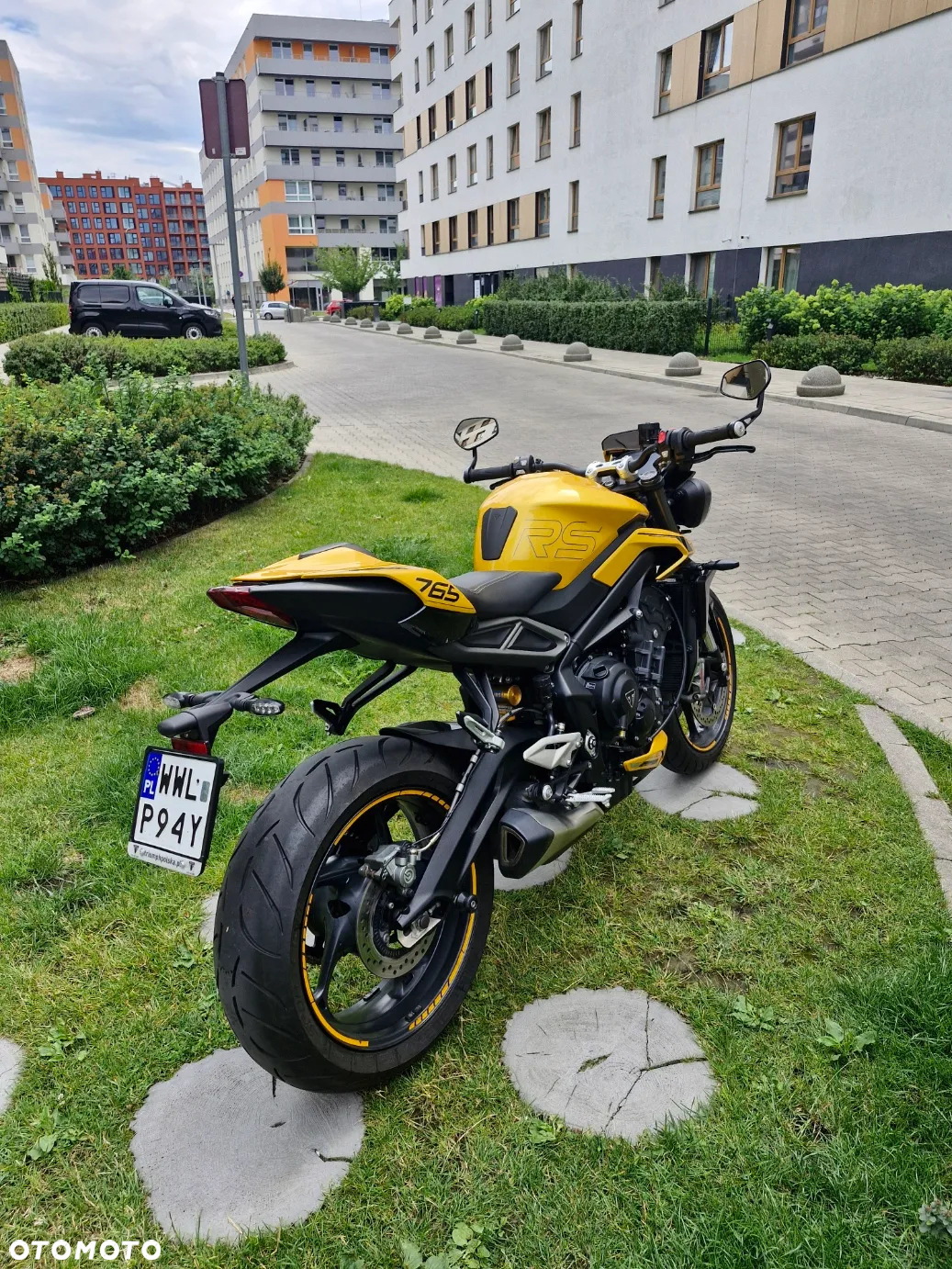 Triumph Street Triple - 8