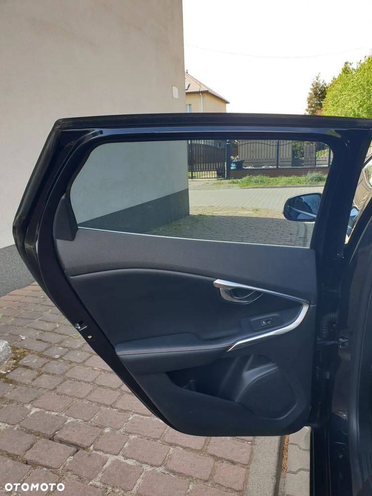 Volvo V40 D2 R Design - 34