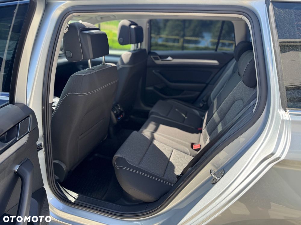 Volkswagen Passat - 14