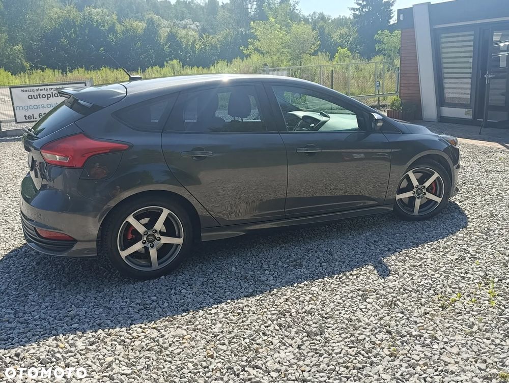 Ford Focus 2.0 EcoBoost ST - 9