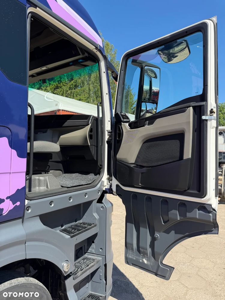 MAN TGX 18.430 MEGA / RETARDER / 3 SZTUKI / BIAŁY KOLOR OKLEJONY FOLIĄ / 1 WŁAŚCICIEL / SALON POLSKA / LOW DECK / KLIMA POSTOJOWA / MAŁE PRZEBIEGI TYLKO 360-420 TYS. KM / 2022 ROK PRODUKCJI !! - 35