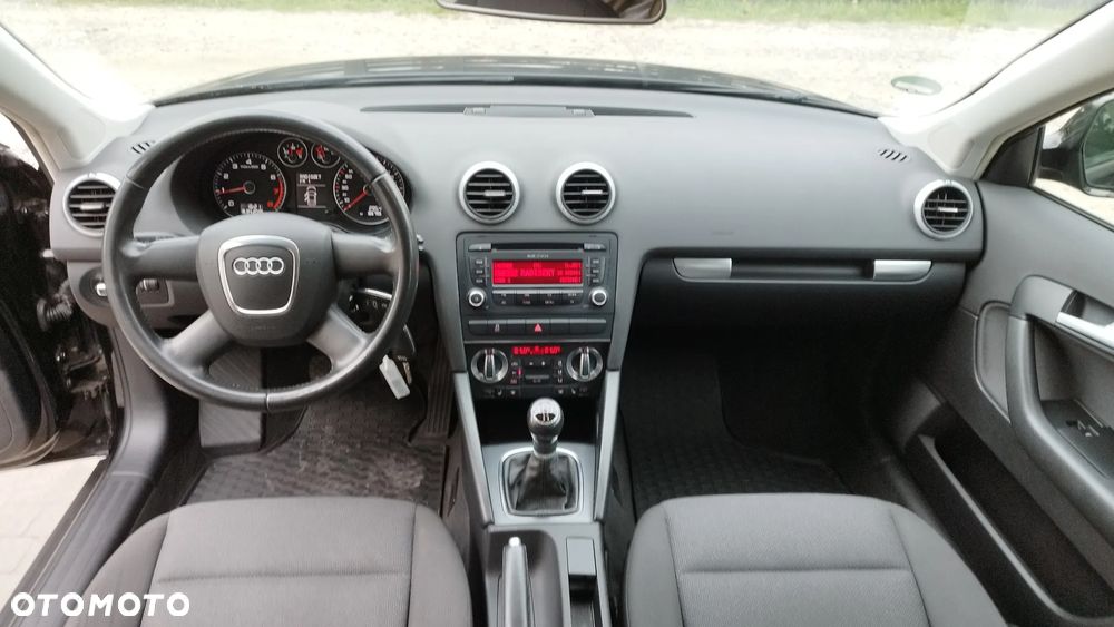 Audi A3 Sportback 1.6 Ambiente - 24