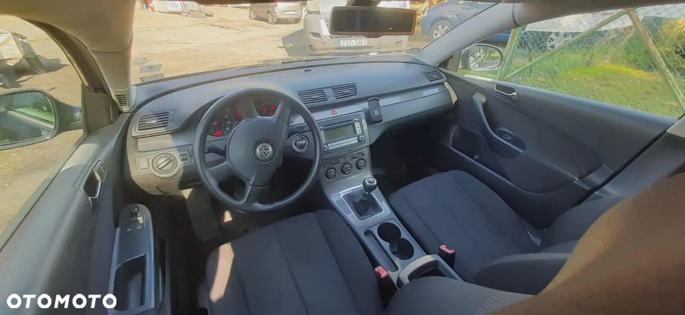 Volkswagen Passat 1.6 TDI Comfortline - 3