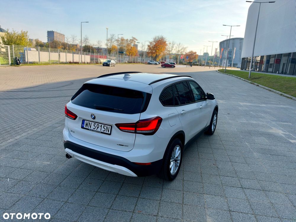 BMW X1 sDrive18i - 11
