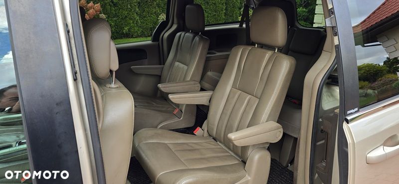Chrysler Town & Country 3.6 Limited - 12