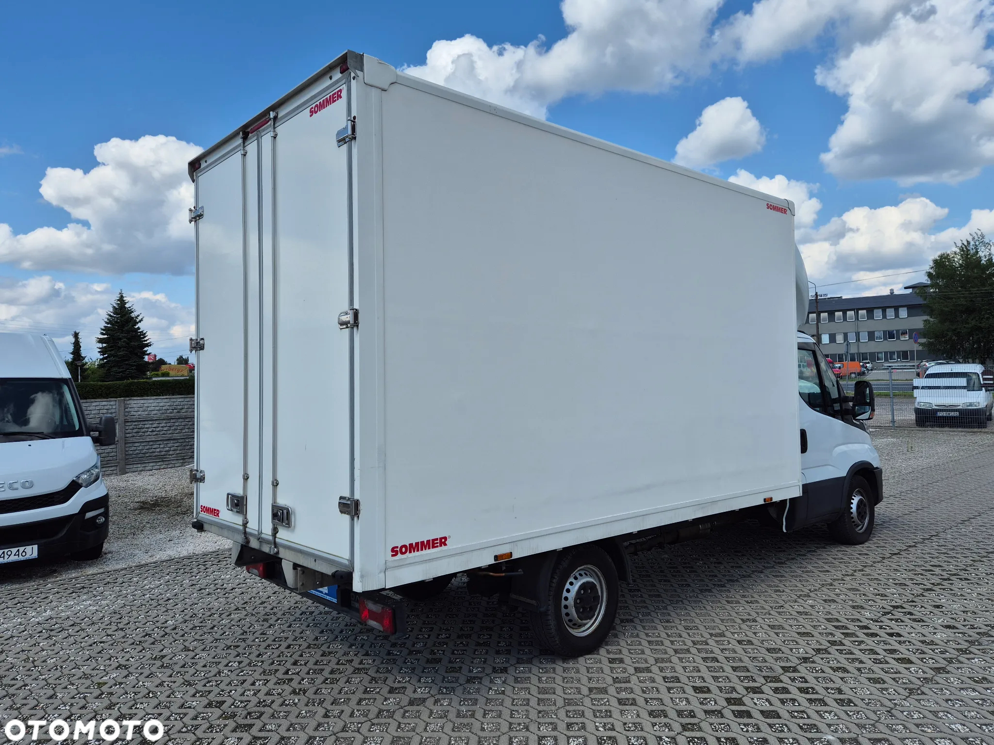 Iveco Daily 35S14 Hi-Matic, kontener 8PAL, klimatyzacja - 4