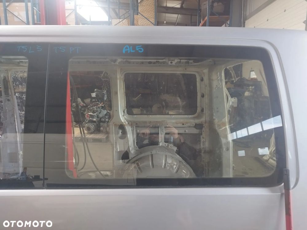 Szyba boczna lewa ostatnia VW Transporter T5 Multivan Krótki