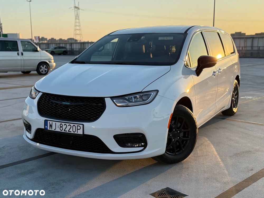 Chrysler Pacifica - 1