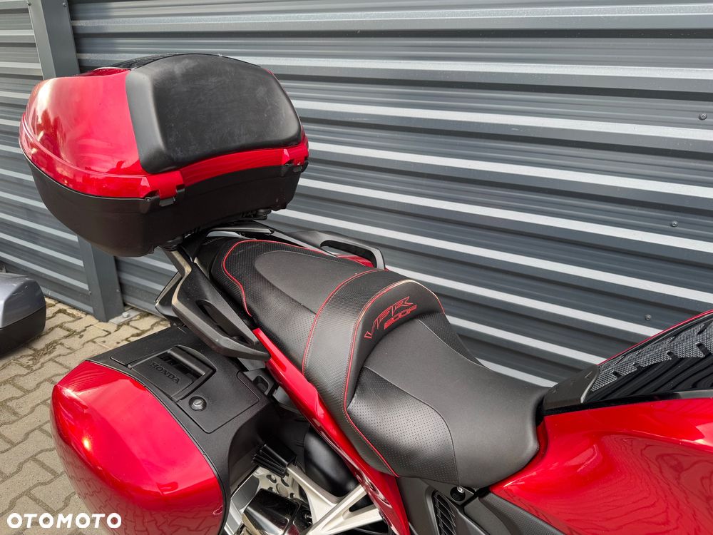 Honda VFR - 13
