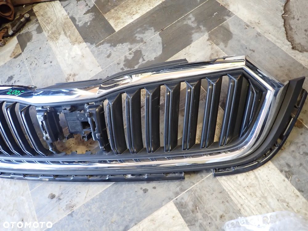 SKODA OCTAVIA IV GRILL - 5