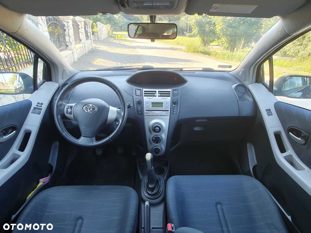 Toyota Yaris - 4