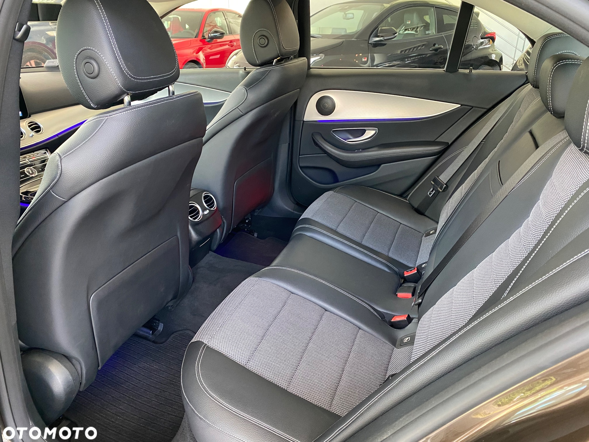 Mercedes-Benz Klasa E 220 d 9G-TRONIC - 27