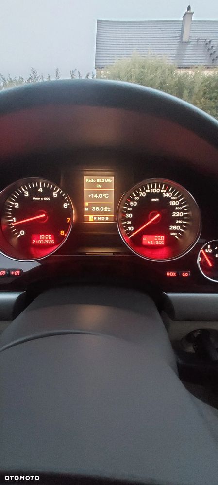 Audi A8 4.2 L Quattro - 8