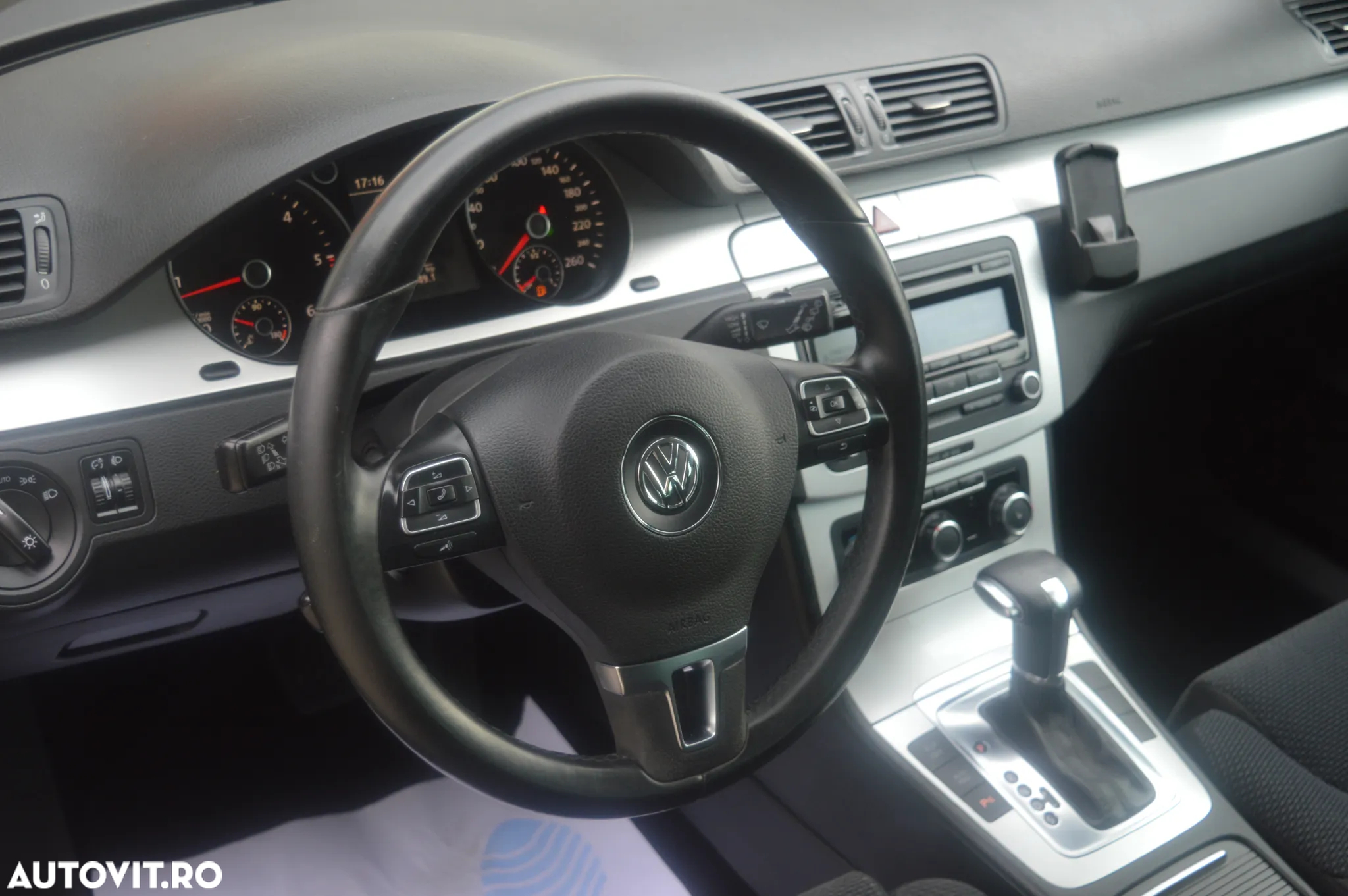Volkswagen Passat Variant 2.0 TDI Blue TDI DSG Comfortline - 21
