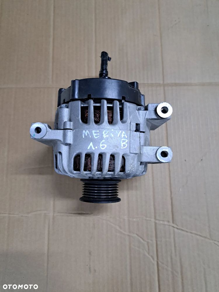 Opel Meriva B lift 1.6 alternator Astra J 13586366 - 1